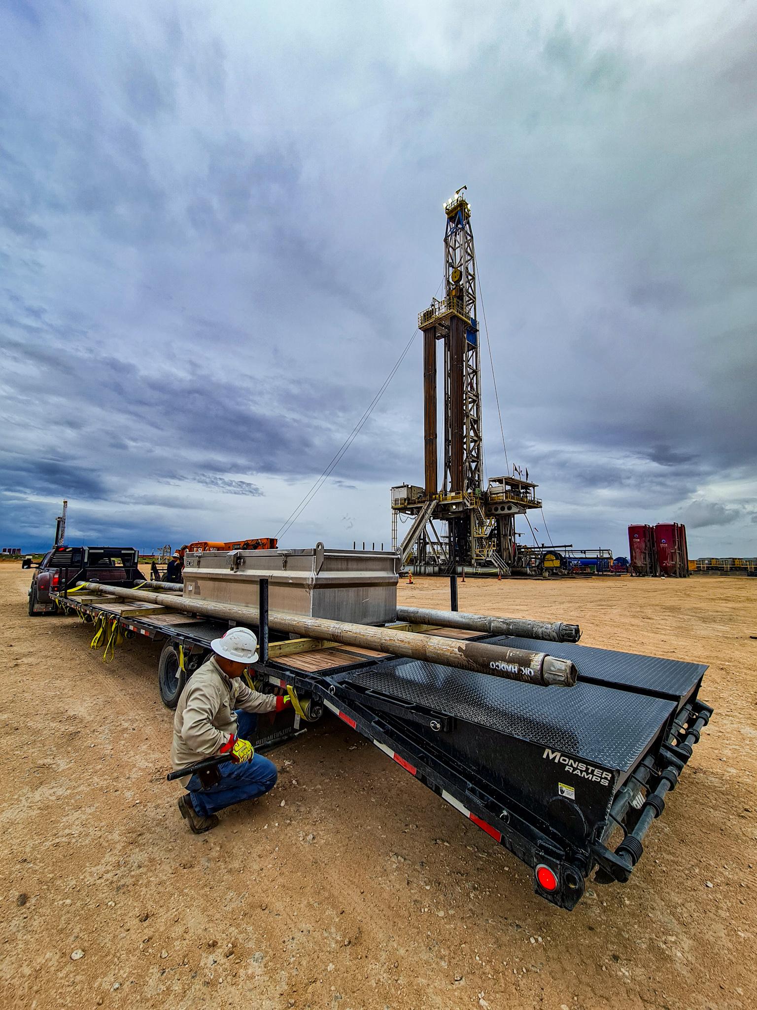 Quantum MWD field tech offloading drill pipe at rigsite